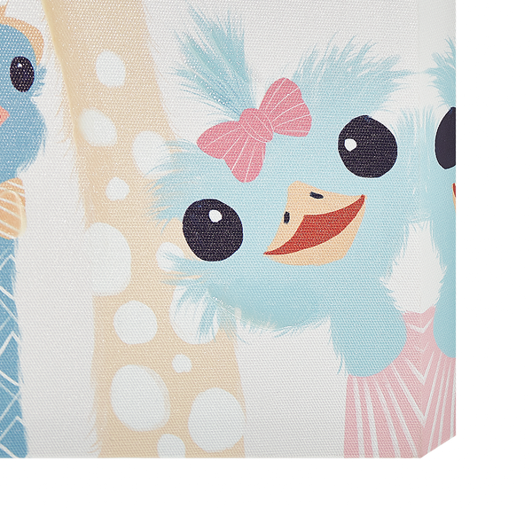 Detailansicht eines Kinderbildes mit einem Vogelmotiv