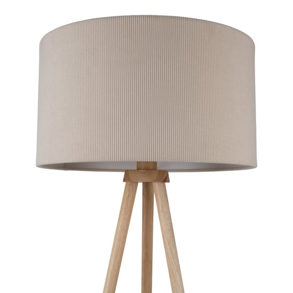 Stehleuchte mit Stoffschirm und Holzfuß
