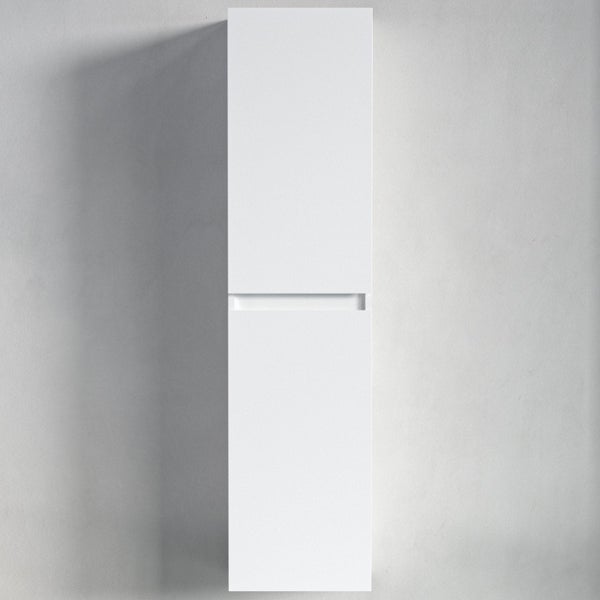 Weißer, wandhängender Badezimmer-Hochschrank mit minimalistischem Design und horizontaler Griffmulde.