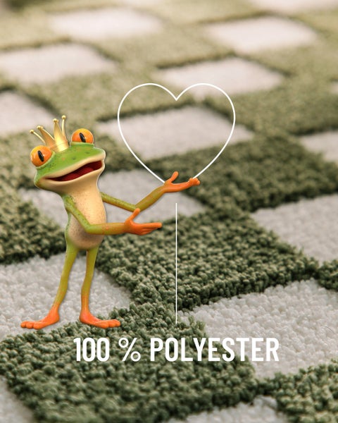 Teppich aus einhundert Prozent Polyester mit Karomuster und Frosch-Illustration.