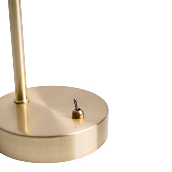 Detailansicht einer Tischleuchte mit Schalter am Fuß