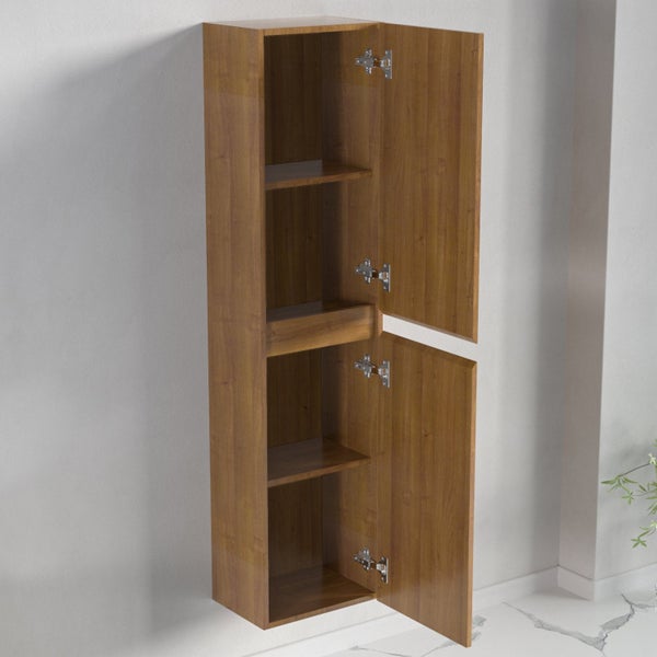 Wandhängender Hochschrank mit zwei geöffneten Türen in Holzoptik und Einlegeböden.