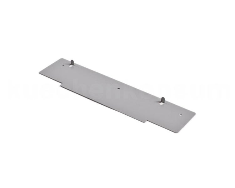 Flache Montageplatte aus grauem Metall für Küchenschränke mit Befestigungslöchern und zwei kleinen Laschen.