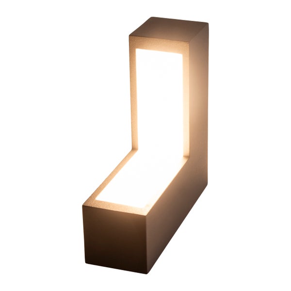 Gebogene Stehlampe aus Metall mit LED Leuchtmittel