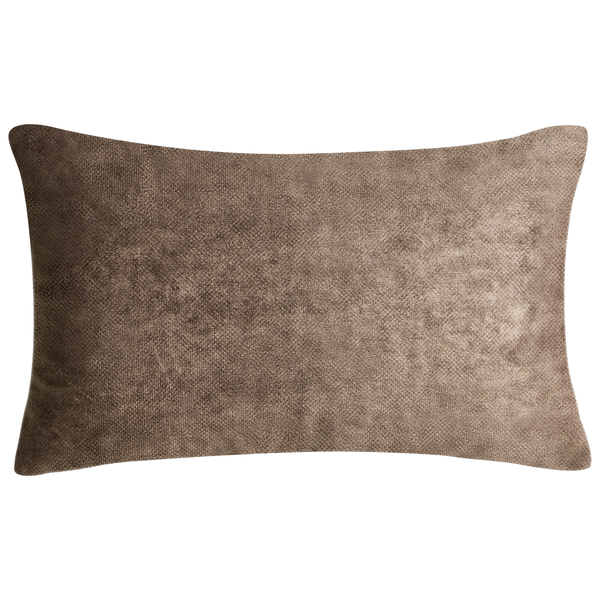 Zwei Hängeleuchten mit Klarglas über einem Esstisch.