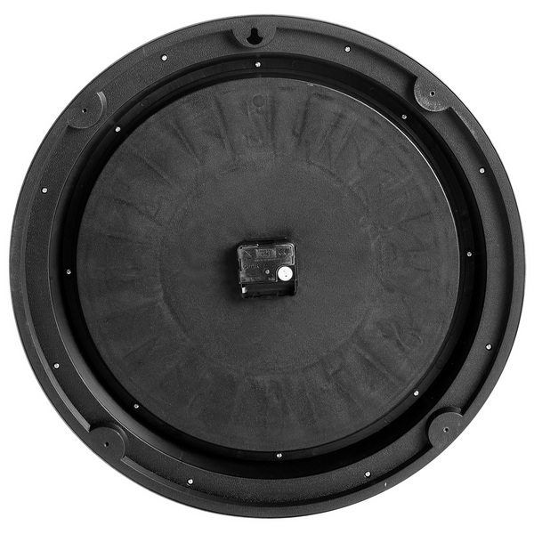 Dekoratives Wohnzimmer mit abstraktem Wandbild, Sessel und Beistelltisch