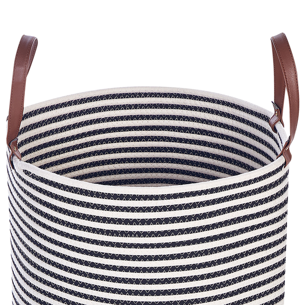 Gestreifter Wäschekorb mit Griffen