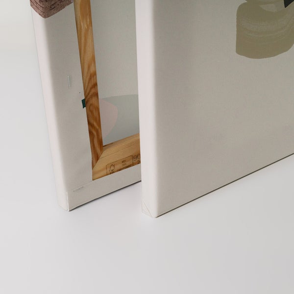 Detailansicht von zwei Leinwandbildern mit Holzrahmen