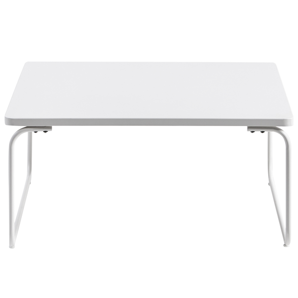 Quadratischer Tisch mit Stahlgestell