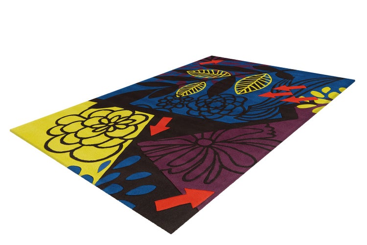 Moderner Teppich mit buntem floralem und grafischem Muster aus Blumen, Blättern und Pfeilen.