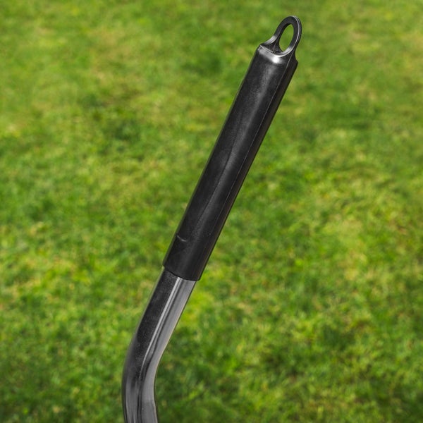 Detailaufnahme des Griffs einer Schubkarre