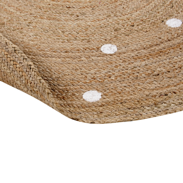 Geflochtener Teppich aus Jute mit weißen Punkten, Detailaufnahme der gewebten Struktur und des Randes.