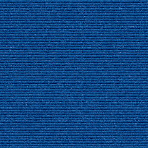 Blauer Rips-Teppichboden mit horizontaler Rippenstruktur.