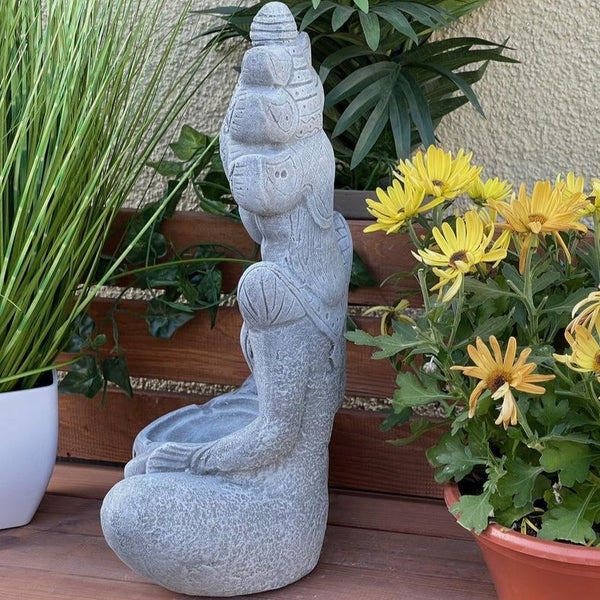 Gartenfigur Buddha aus Kunststein als Pflanzschale für den Außenbereich