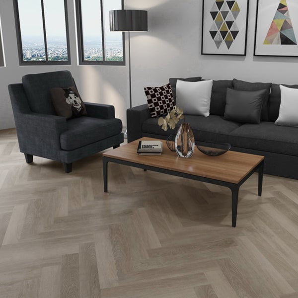 Wohnzimmer mit Sofa, Sessel und Couchtisch