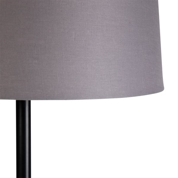 Detailaufnahme eines Lampenschirms mit Stoffbezug