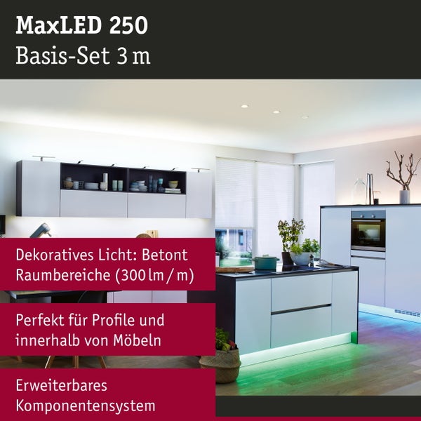 MaxLED 250 Basis Set 3 Meter LED Streifen zur dekorativen Beleuchtung in moderner Küche mit Kücheninsel und beleuchteten Schrankelementen.