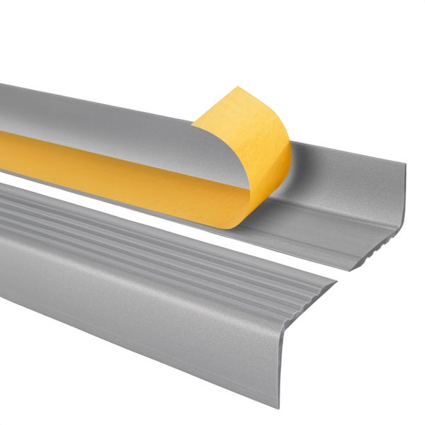 Zwei Treppenkantenprofile aus Aluminium mit Klebestreifen