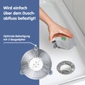 Montage eines runden Haarsiebs mit drei Saugnäpfen über einem Duschabfluss in einer Duschwanne.