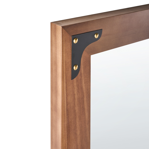 Detailansicht eines Holzrahmens mit Eckverbinder und Schrauben