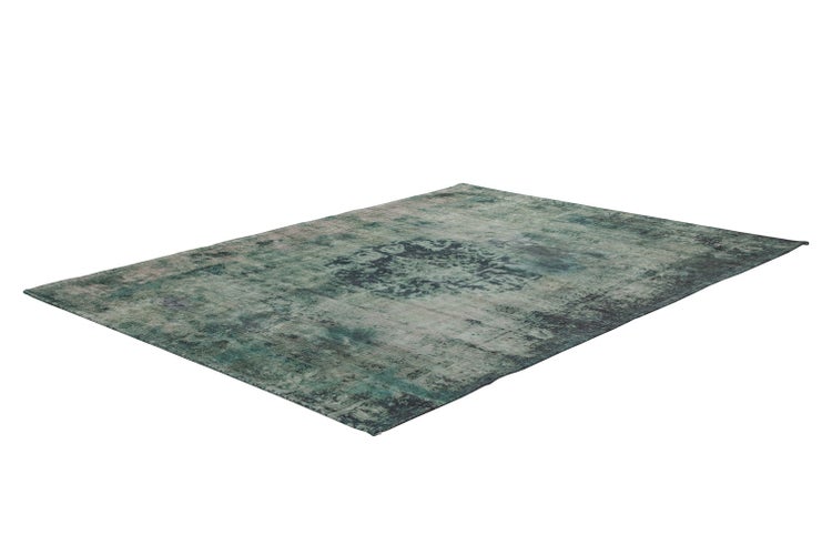 Rechteckiger, grüner Teppich im Vintage-Design mit einem abstrakten, verwaschenen Muster und einem zentralen Ornament.