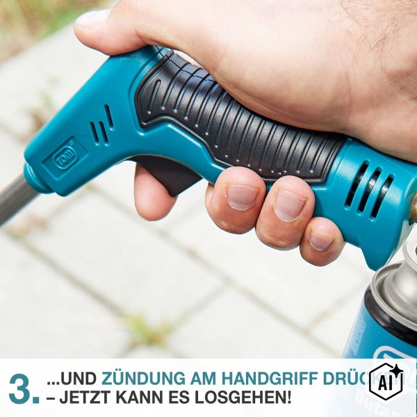 Hand hält einen Gasbrenner Handgriff mit Zündknopf für eine Gaskartusche bei der Bedienung