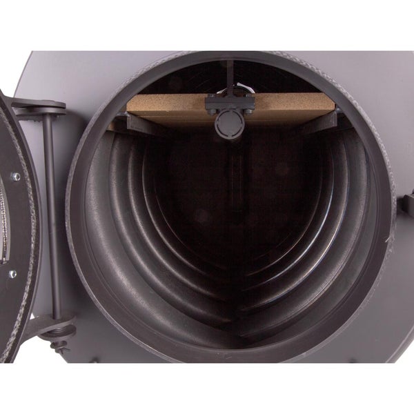 Innenansicht eines Ofens mit offener Tür