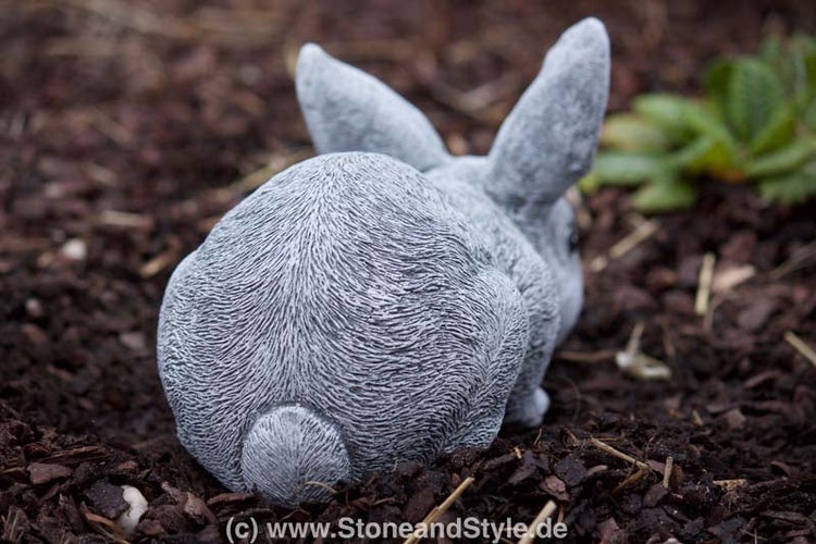 Steinfigur Hase für den Garten