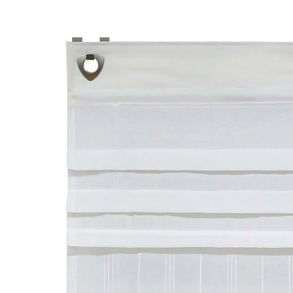 Weiße Fensterdekoration mit Schlaufen zur Aufhängung
