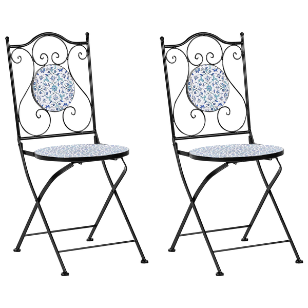 Zwei Klappstühle aus Metall mit Mosaikmuster für den Aussenbereich