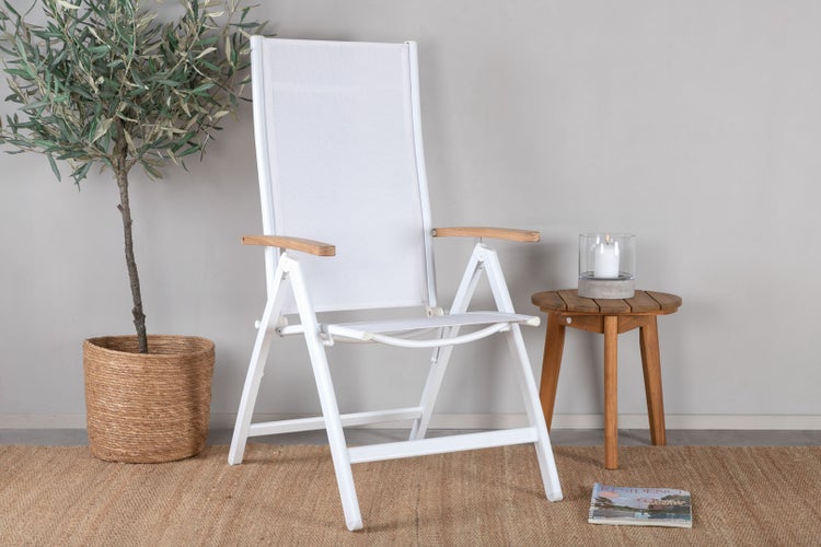 Gartensitzgruppe mit Holztischplatte und sechs Klappstühlen