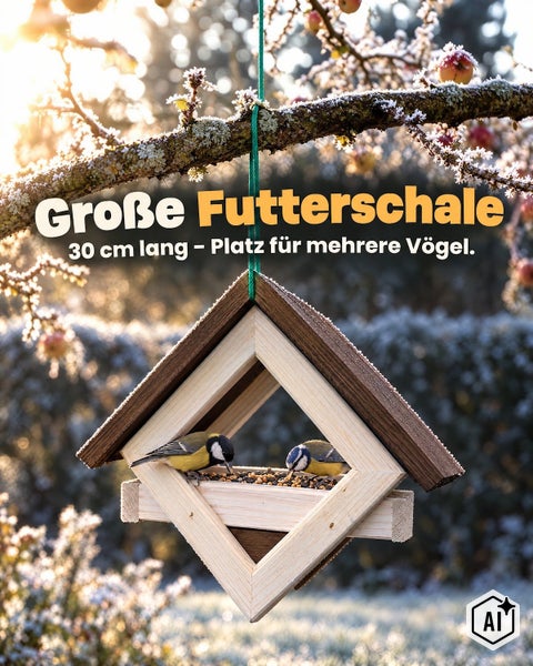 Große hängende Vogelfutterstation aus Holz mit 30 Zentimeter Länge für die Fütterung von Wildvögeln im Garten.