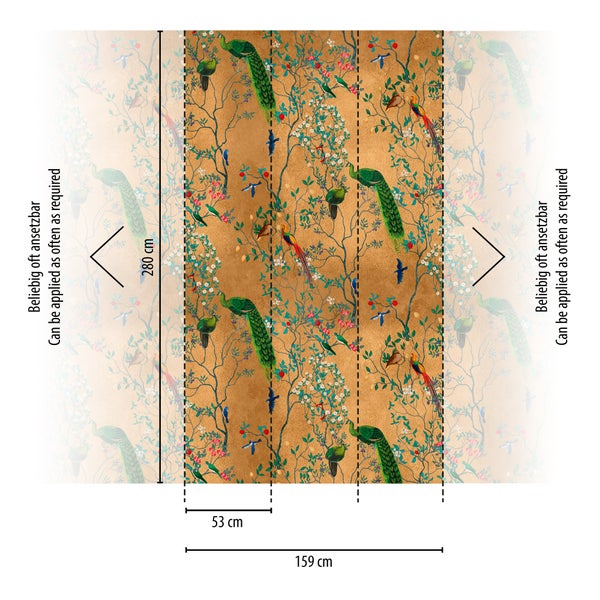 Tapete mit Pfauen, Vögeln und Blüten auf goldfarbenem Hintergrund, Maße 280 Zentimeter mal 159 Zentimeter, Muster beliebig oft ansetzbar.