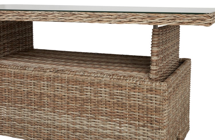 Detailansicht Gartentisch mit Glasplatte und Rattan