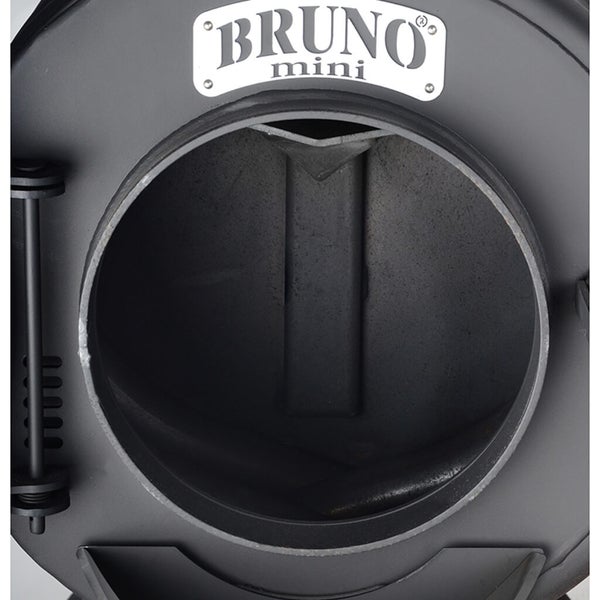 Innenansicht eines Kaminofens mit dem Logo der Firma Bruno