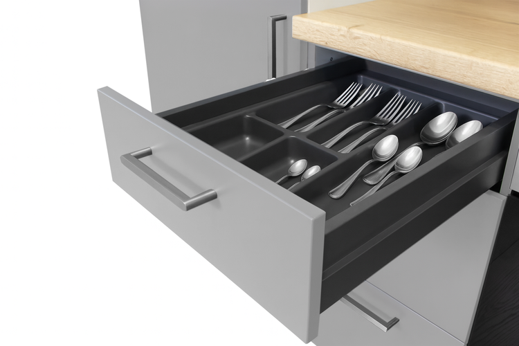 Küchenschublade mit Besteckeinsatz und Silberbesteck
