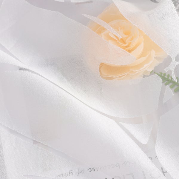 Dekoratives Tüllgewebe mit Rosenmotiv