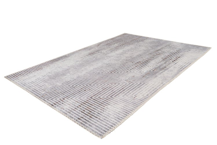 Moderner rechteckiger Teppich mit einem geometrischen Muster aus feinen Linien in Grau und Weiß.