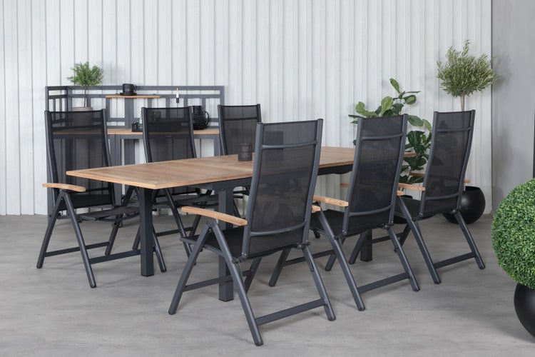 Gartensitzgruppe mit Esstisch und sechs Stühlen auf Terrasse