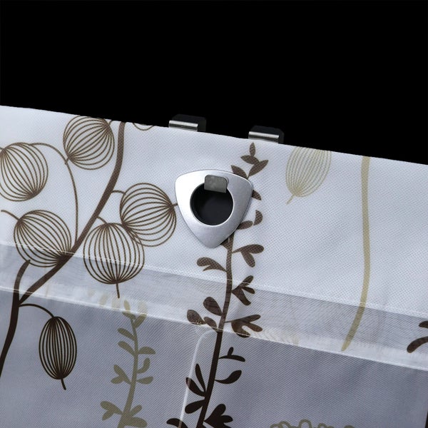 Gardine mit Pflanzenmuster und Gardinenringe