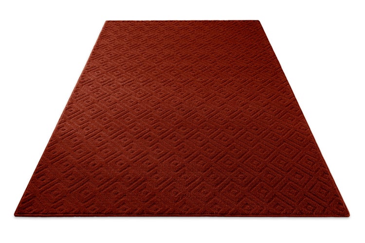 Rechteckiger Teppich mit geometrischem Rautenmuster in Rot.