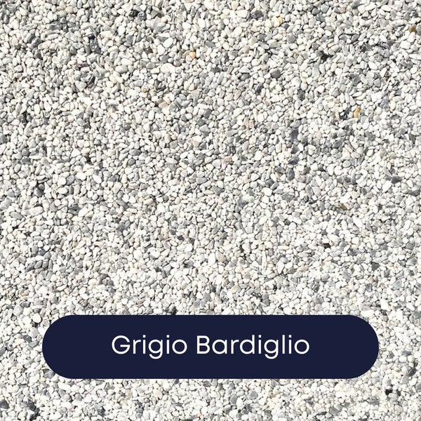 Steinteppich Grigio Bardiglio aus abgerundeten Natursteinen.