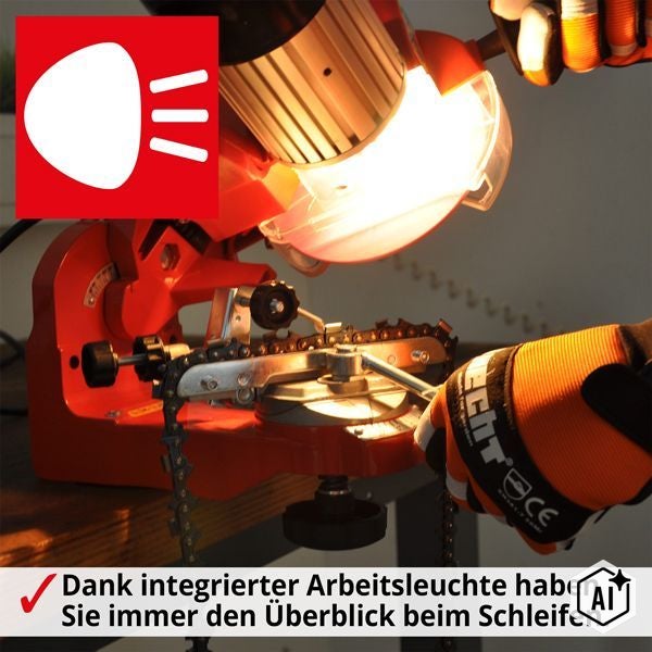 Kettenschärfgerät mit integrierter Arbeitsleuchte für optimale Sicht beim Schärfen einer Sägekette.