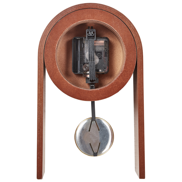 Pendeluhr mit Holzrahmen und sichtbarem Uhrwerk