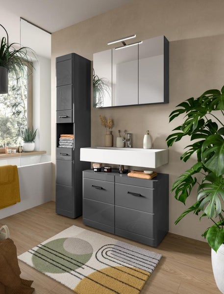 Badezimmer mit Waschbeckenunterschrank, Spiegelschrank und Hochschrank in Grau