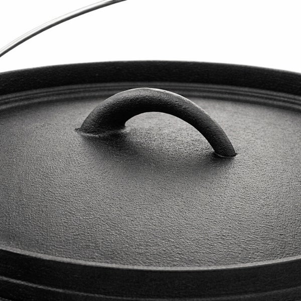Deckel eines Dutch Ovens aus Gusseisen mit Griff