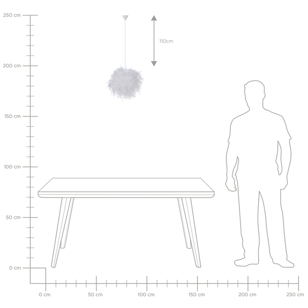 Pendelleuchte mit Federn im Größenvergleich zu einem Tisch und einer Person. Aufhängung circa 110 Zentimeter lang.