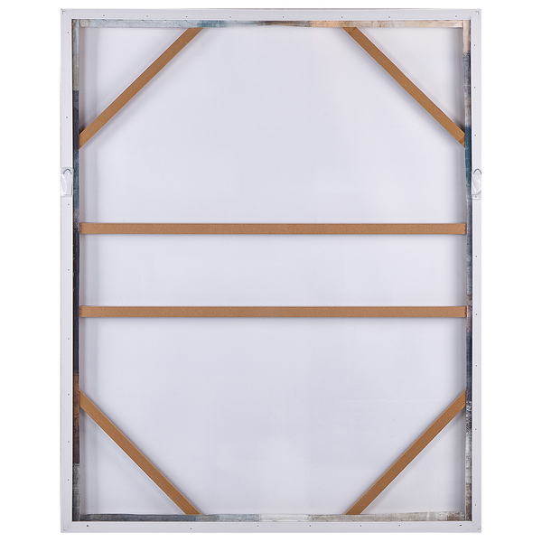 Dekorative Szene auf einem Kaminsims mit Kürbisfigur, Vase und Spiegel