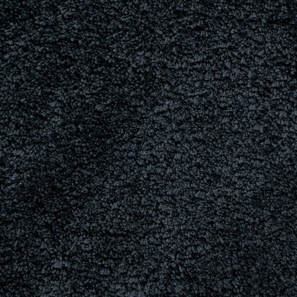 Detailaufnahme eines weichen Hochflor-Teppichs mit strukturierter Oberfläche.