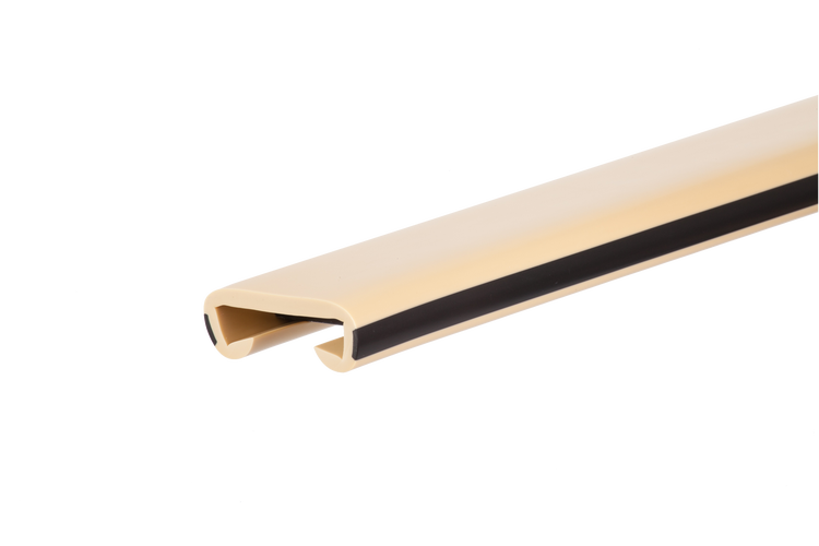 Kantenschutzprofil aus Kunststoff in Beige mit schwarzem Streifen.